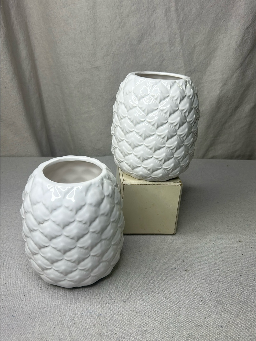 White Ceramic Pineapple Textured Vase - Decorative Home Accent